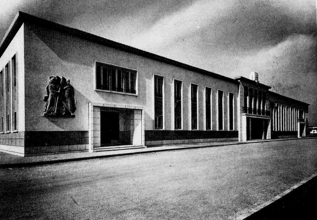 Quartel da Amadora inaugurado em 1955 recebeu o batalhão de Engenhos |Batalhão de Carros de Combate e o Regimento de Comandos Fotografia: Ministério das Obras Públicas 